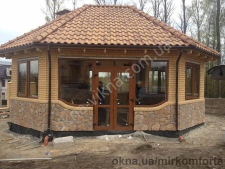 Остекление беседки ламинированными металлопластиковыми окнами